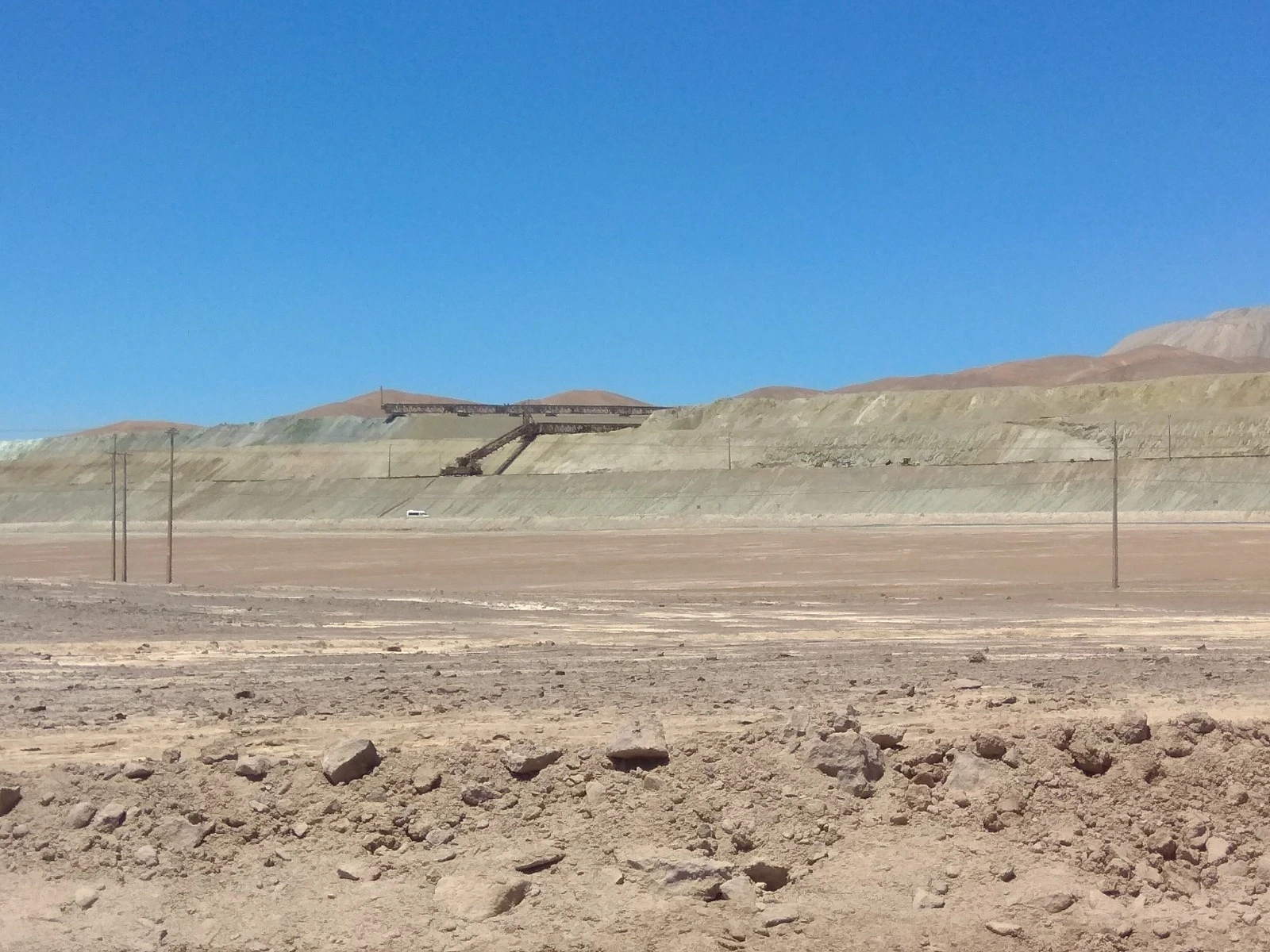 Pila de lixiviación de cobre en operación con sulfato poliférrico Redoxi Tech